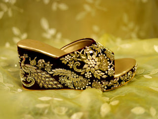 Svetah Mayura (Wedges)